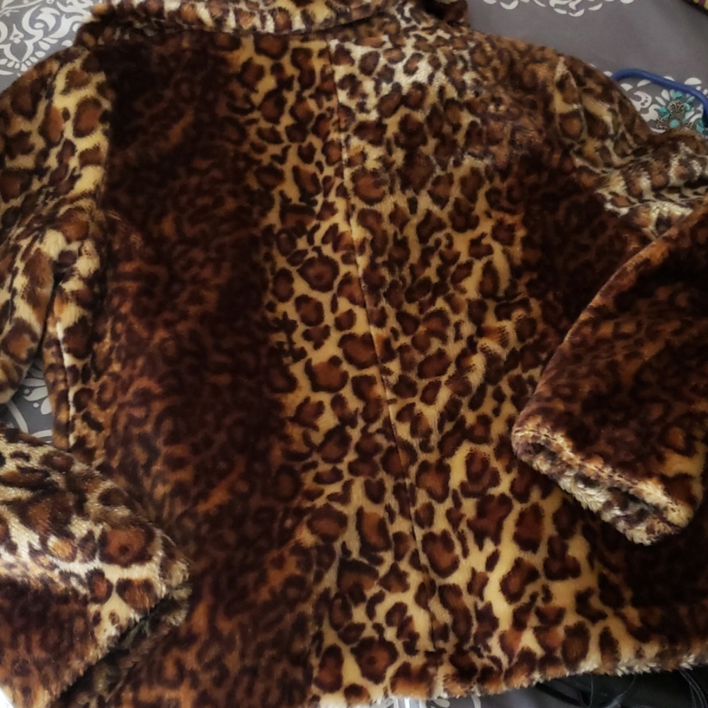 SOLD SUPER SOFT LEOPARD JACKET - Picture 5 of 6